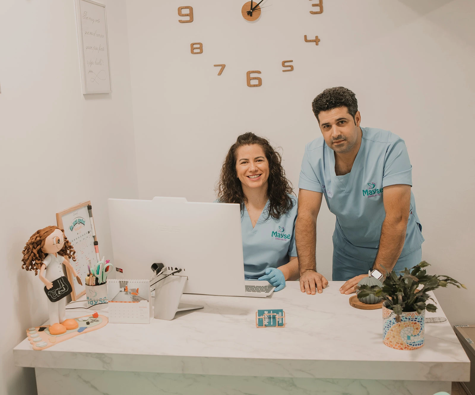 Atención especializada y trato cercano en clínica podológica